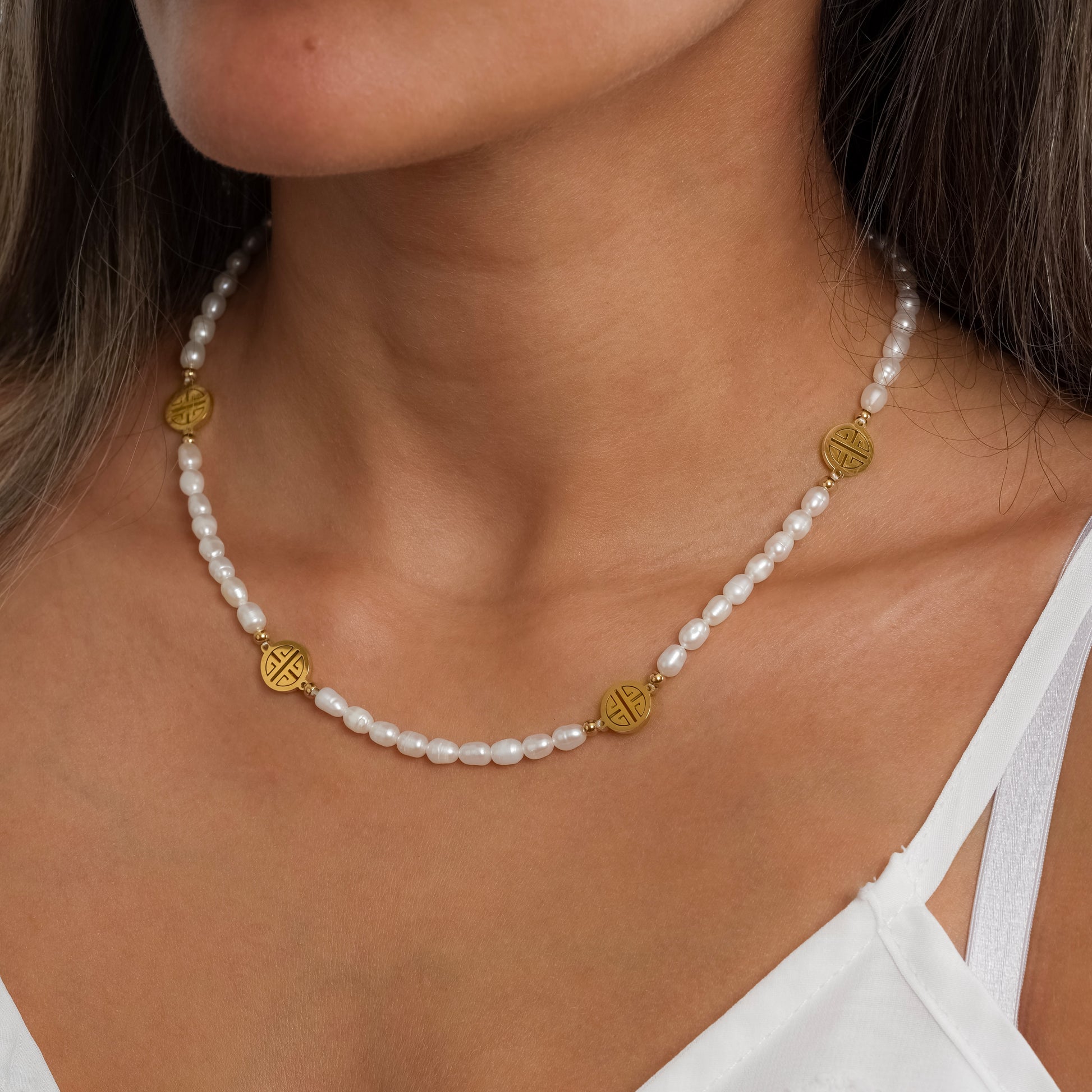 A model wearing Lucky Pendant Pearl Necklace