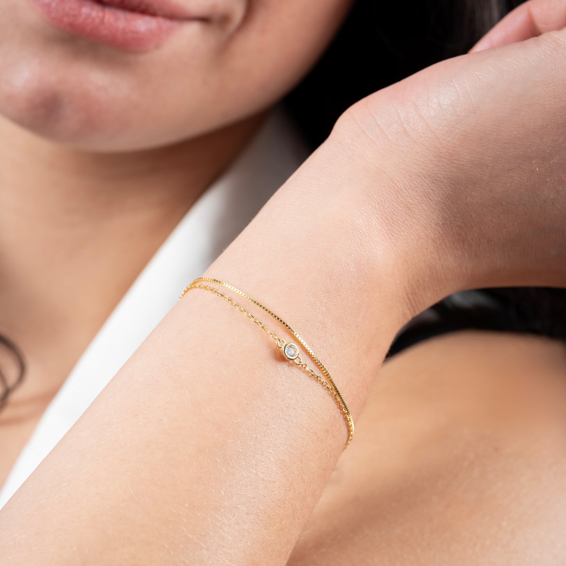 A model wearing Box Link Double Layer Gold Bracelet on her hand. Zoomed view.