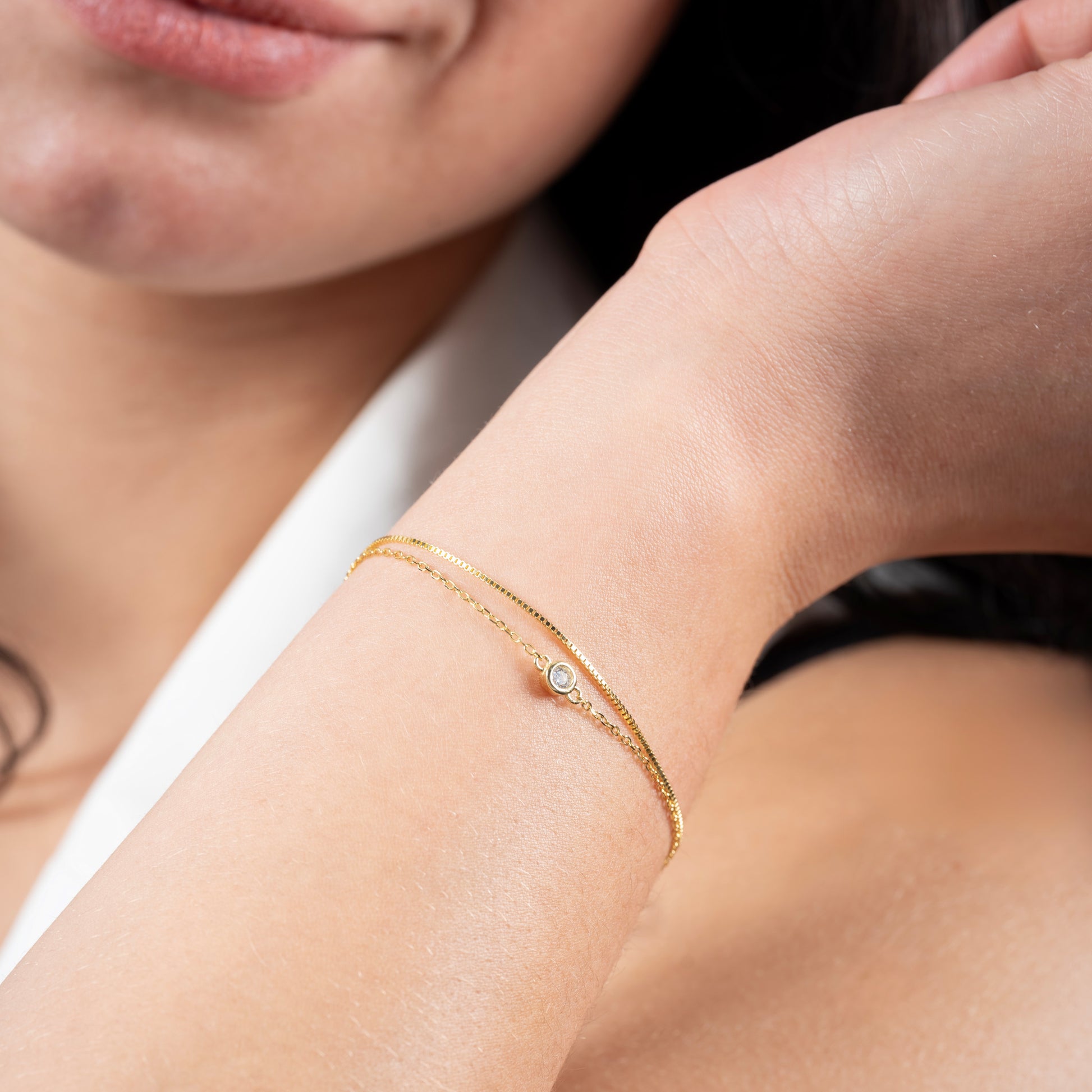 A model wearing Box Link Double Layer Gold Bracelet on her hand. Zoomed view.